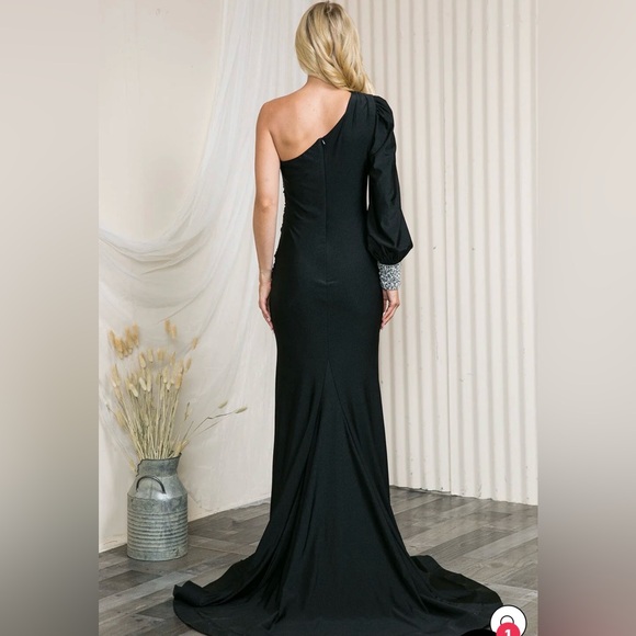 One-Shoulder Black Evening Gown, bishop sleeve rhinestone cuff w Side Slit Sz 4 - Picture 3 of 7